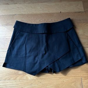 Aritzia Talula Black Mini-Skort